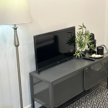 Modern Flat In Central Egham By Windsor Castle, Staines-Upon-Thames And Heathrow Airport 외부 사진