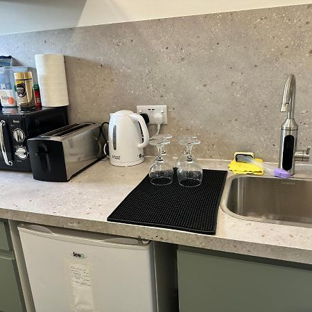 Modern Flat In Central Egham By Windsor Castle, Staines-Upon-Thames And Heathrow Airport 외부 사진