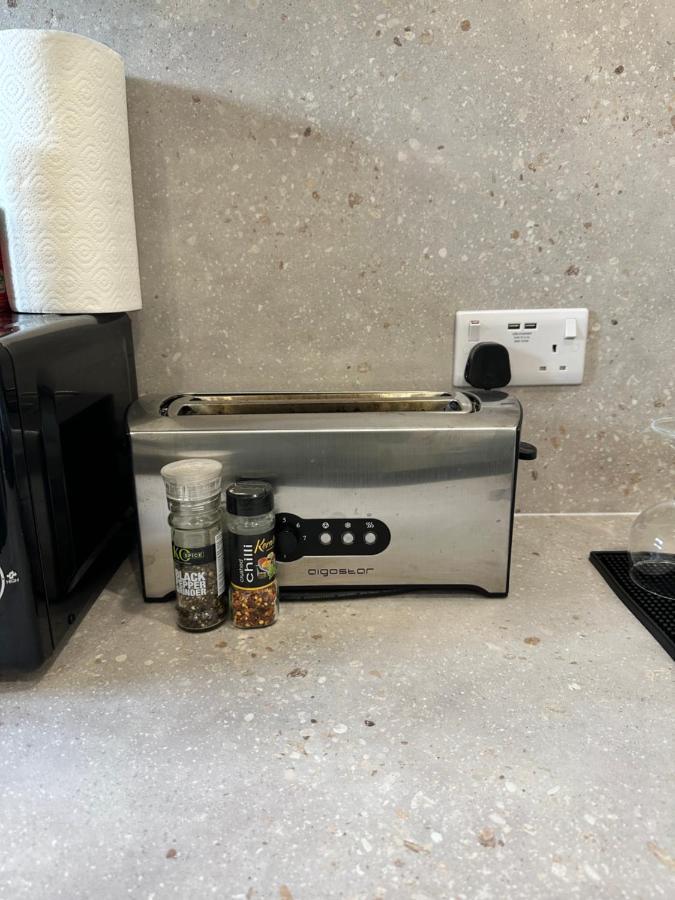 Modern Flat In Central Egham By Windsor Castle, Staines-Upon-Thames And Heathrow Airport 외부 사진