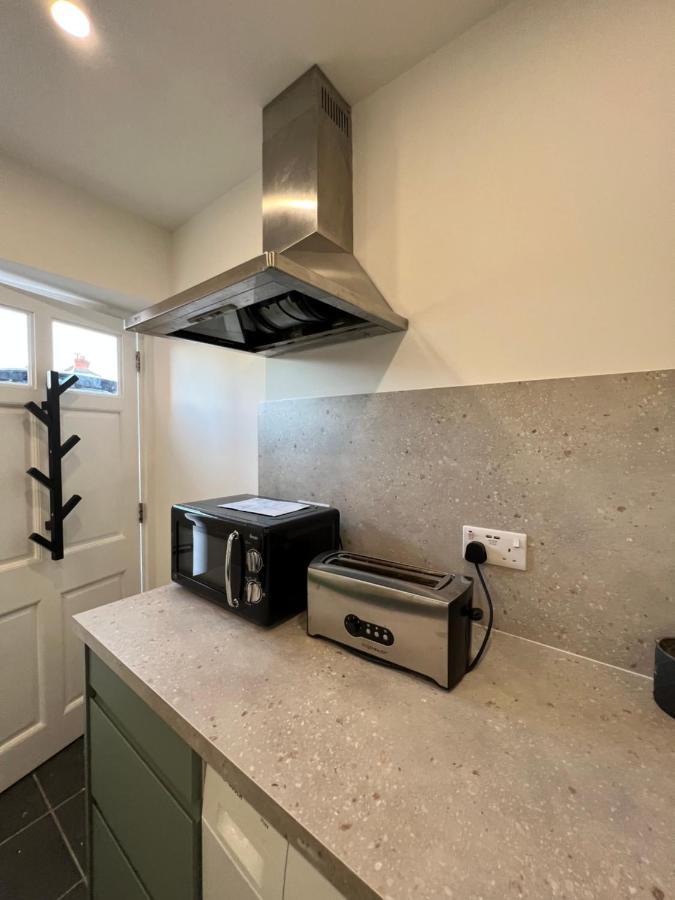 Modern Flat In Central Egham By Windsor Castle, Staines-Upon-Thames And Heathrow Airport 외부 사진