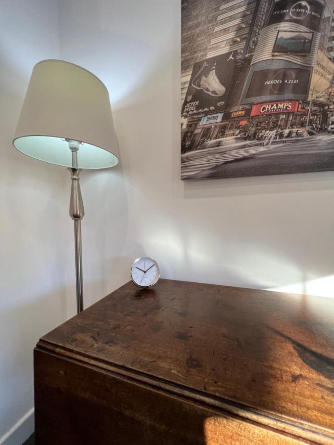 Modern Flat In Central Egham By Windsor Castle, Staines-Upon-Thames And Heathrow Airport 외부 사진