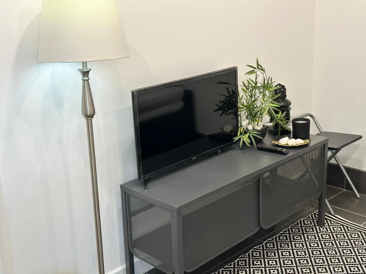 Modern Flat In Central Egham By Windsor Castle, Staines-Upon-Thames And Heathrow Airport 외부 사진
