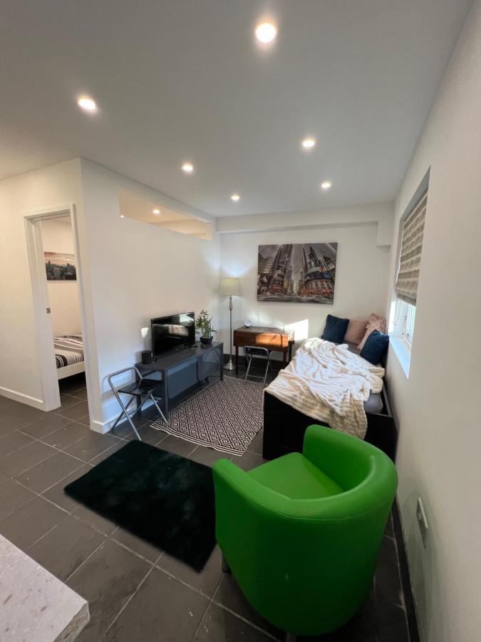 Modern Flat In Central Egham By Windsor Castle, Staines-Upon-Thames And Heathrow Airport 외부 사진