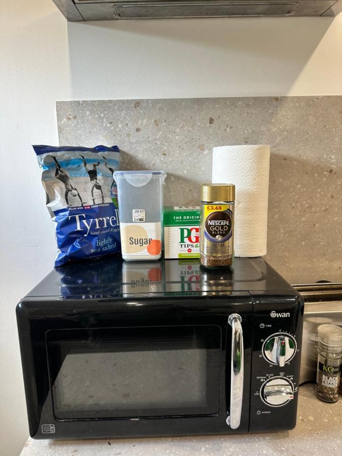 Modern Flat In Central Egham By Windsor Castle, Staines-Upon-Thames And Heathrow Airport 외부 사진