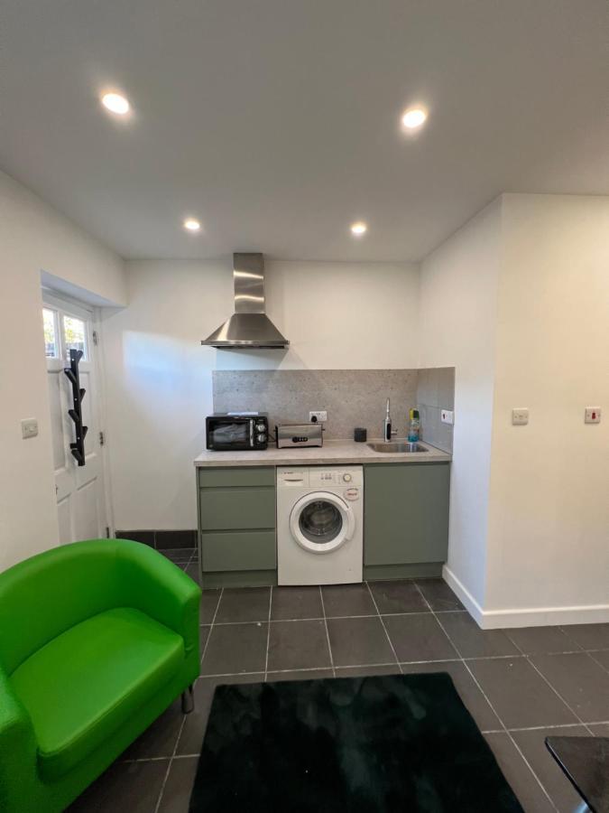 Modern Flat In Central Egham By Windsor Castle, Staines-Upon-Thames And Heathrow Airport 외부 사진