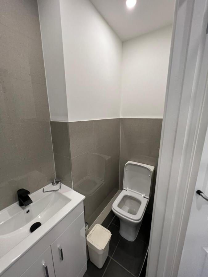 Modern Flat In Central Egham By Windsor Castle, Staines-Upon-Thames And Heathrow Airport 외부 사진