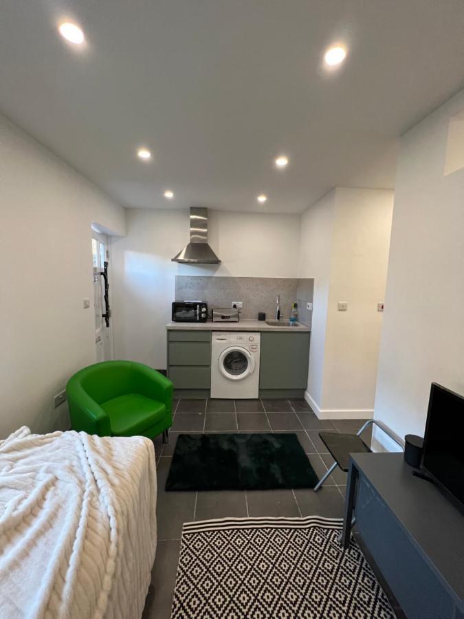 Modern Flat In Central Egham By Windsor Castle, Staines-Upon-Thames And Heathrow Airport 외부 사진