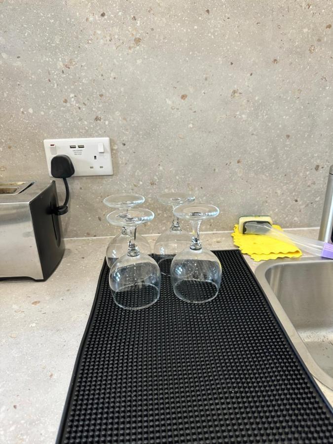 Modern Flat In Central Egham By Windsor Castle, Staines-Upon-Thames And Heathrow Airport 외부 사진