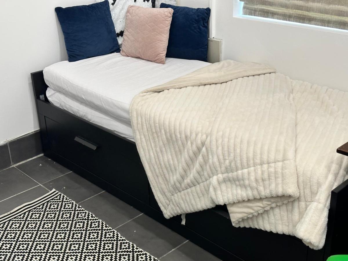 Modern Flat In Central Egham By Windsor Castle, Staines-Upon-Thames And Heathrow Airport 외부 사진