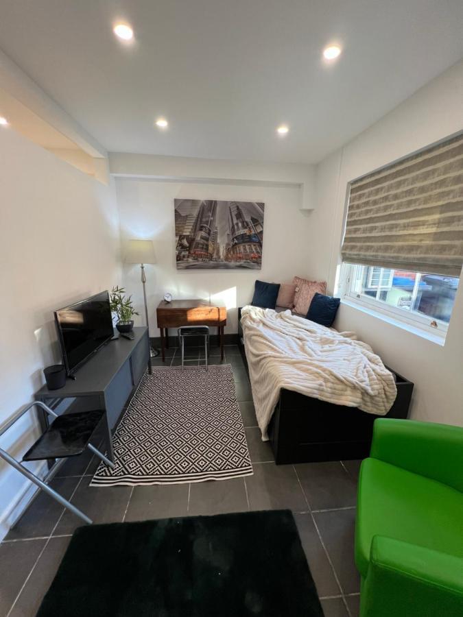 Modern Flat In Central Egham By Windsor Castle, Staines-Upon-Thames And Heathrow Airport 외부 사진