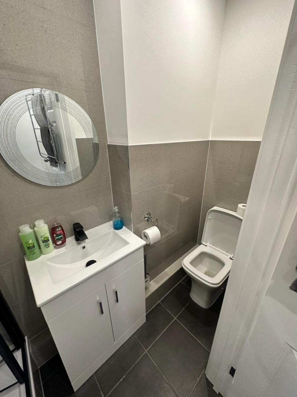 Modern Flat In Central Egham By Windsor Castle, Staines-Upon-Thames And Heathrow Airport 외부 사진